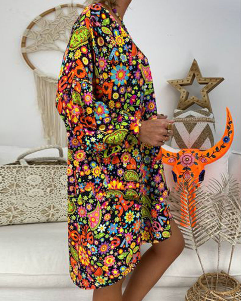 Lös klänning med blom- och paisleytryck