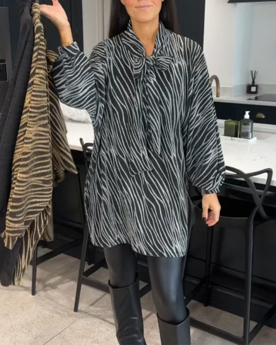 Blus med zebratryck och långa ärmar