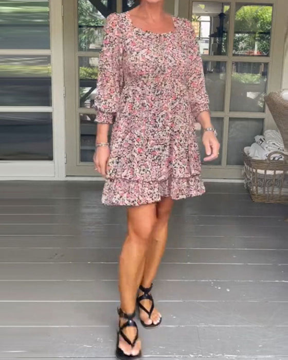 Fritidsklänning med blommönster och fyrkantig hals