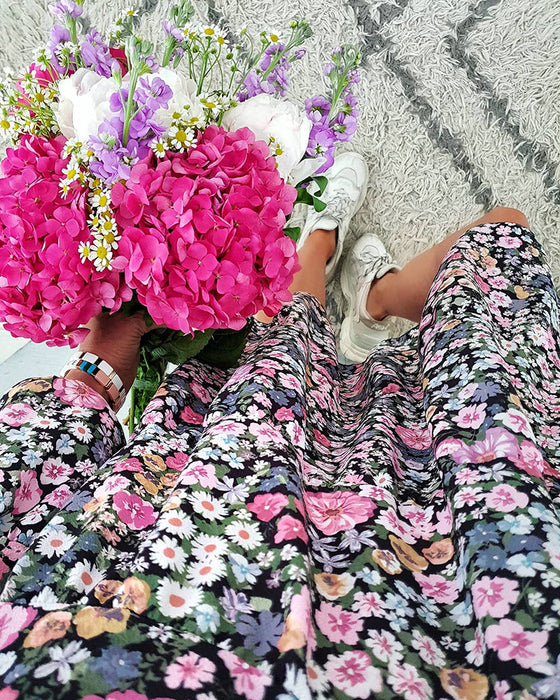 V-ringad blommig klänning i långärmad