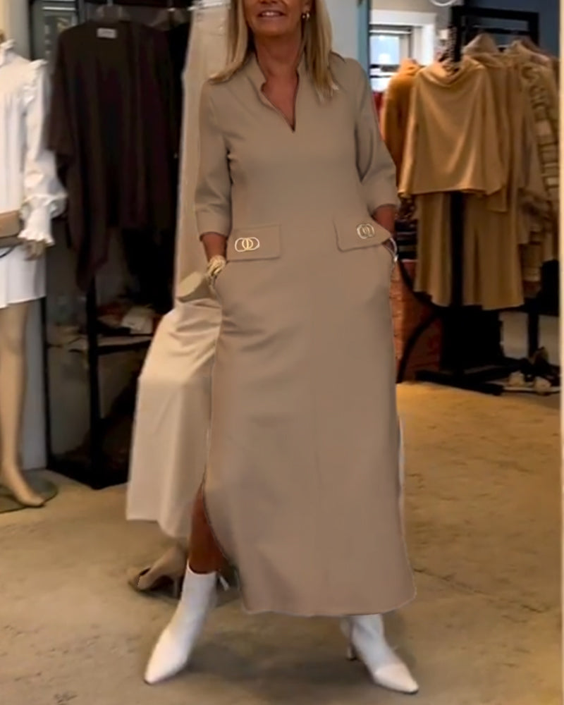 Enfärgad klänning med 3/4-ärm slits