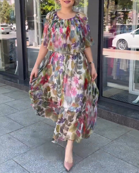 Blommig klänning med rund hals