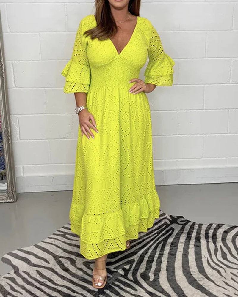 Lös v-ringad enfärgad klänning med hög midja