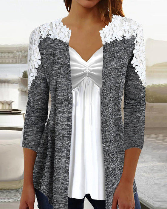 Elegant topp med V-ringning och spets