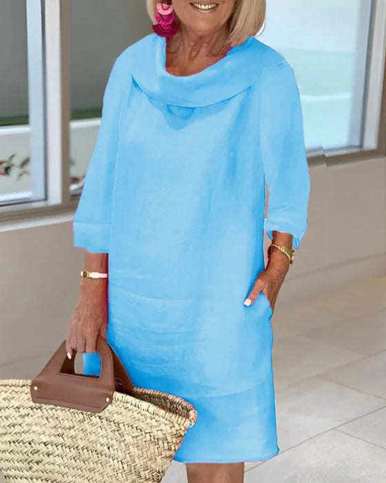 Enfärgad Klänning med rund hals