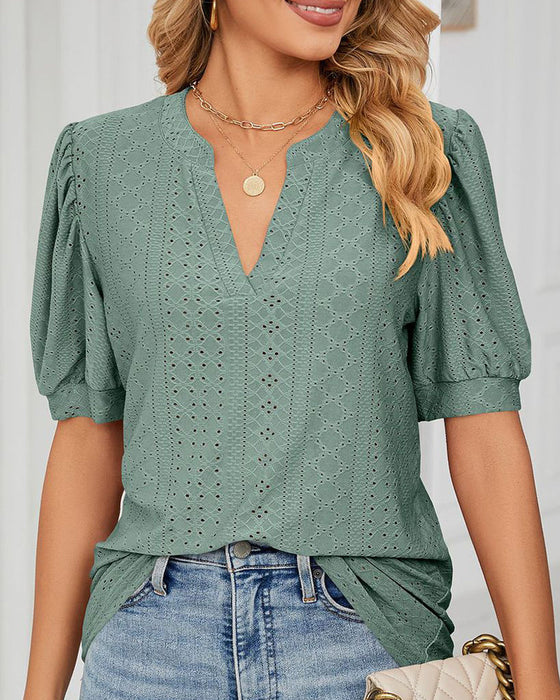 Elegant T-shirt med puffärmar och V-ringning