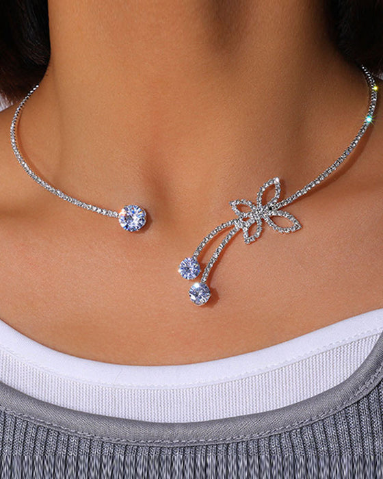 Halsband med fjäril