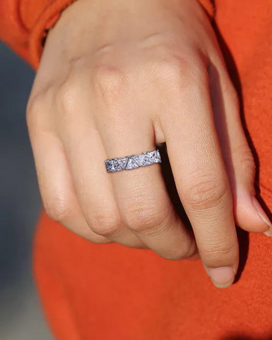 Ringa med triangulär med zirconia