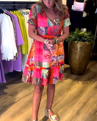 Kortärmad midiklänning med tryck