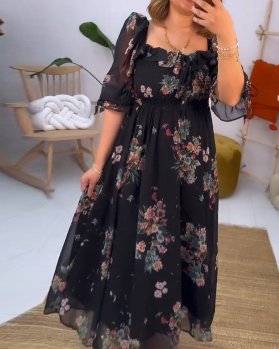 Blommig elegant klänning med fyrkantig hals