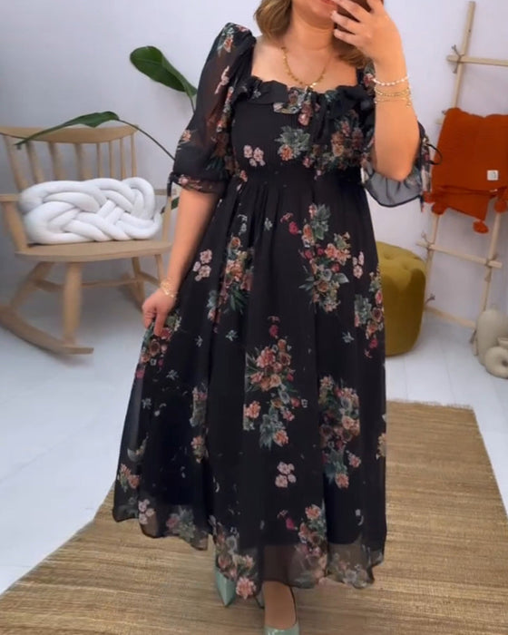Blommig elegant klänning med fyrkantig hals