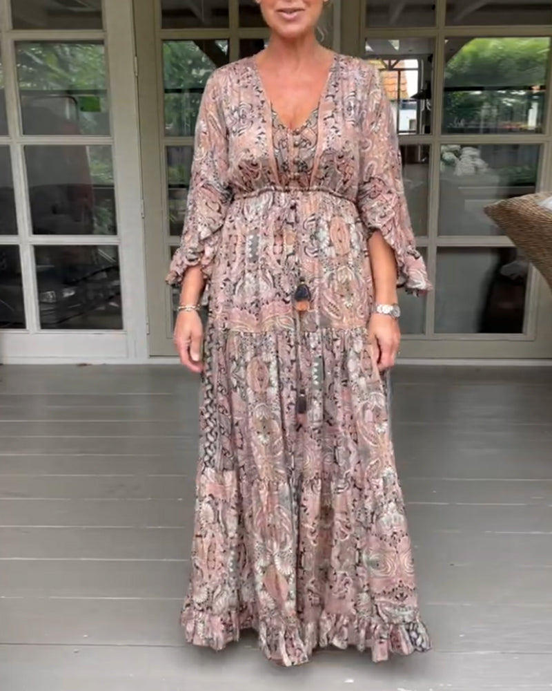 Klänning med volangärm och V-ringning