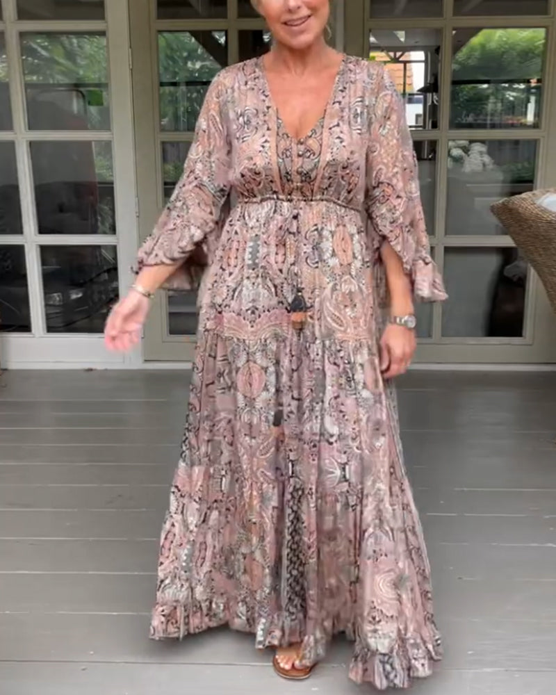 Klänning med volangärm och V-ringning