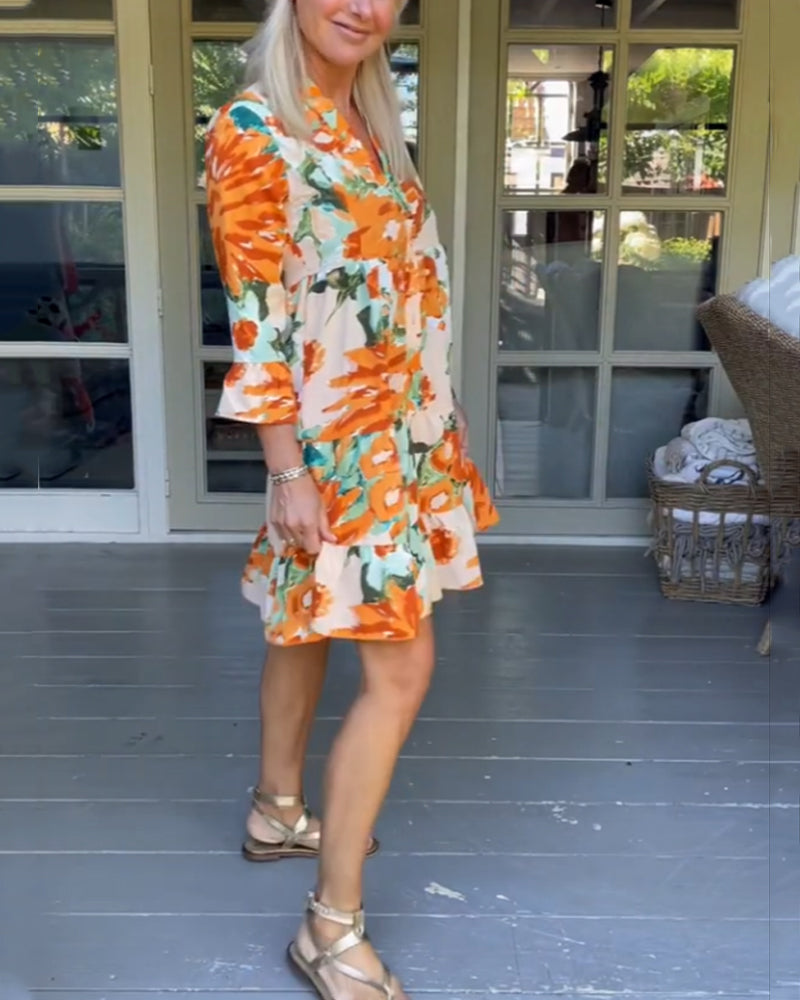 Klänning med V-ringning och blomtryck