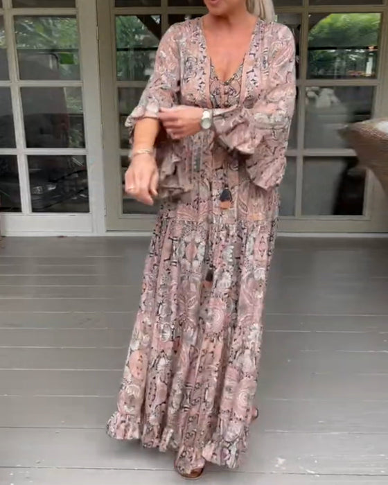 Klänning med volangärm och V-ringning