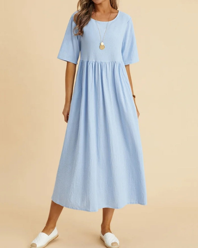 Enfärgad midiklänning med halvärm