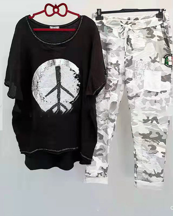 T-shirt och byxset med kamouflagetryck