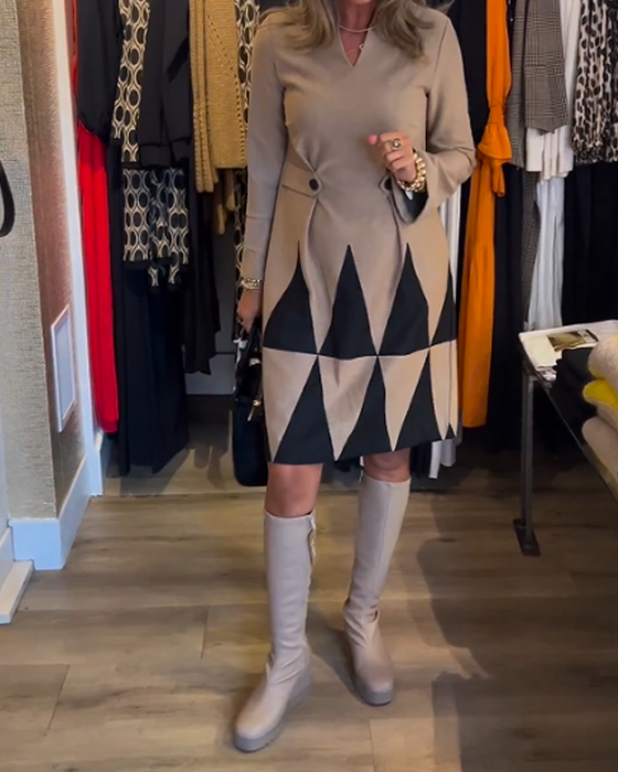 Elegant klänning med geometriskt tryck