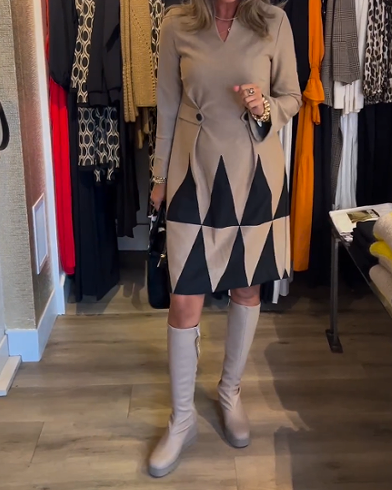 Elegant klänning med geometriskt tryck