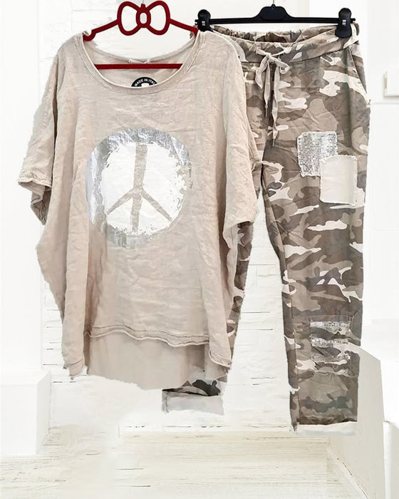 T-shirt och byxset med kamouflagetryck