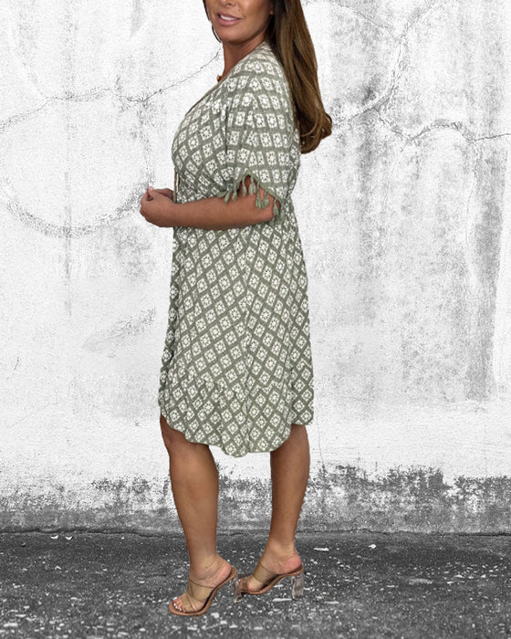 Halvärmsklänning med v-ringning