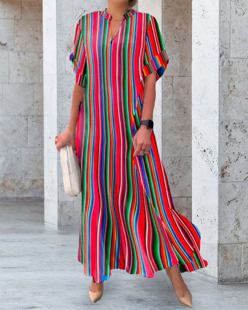 Färgglad V-ringad klänning med randigt tryck