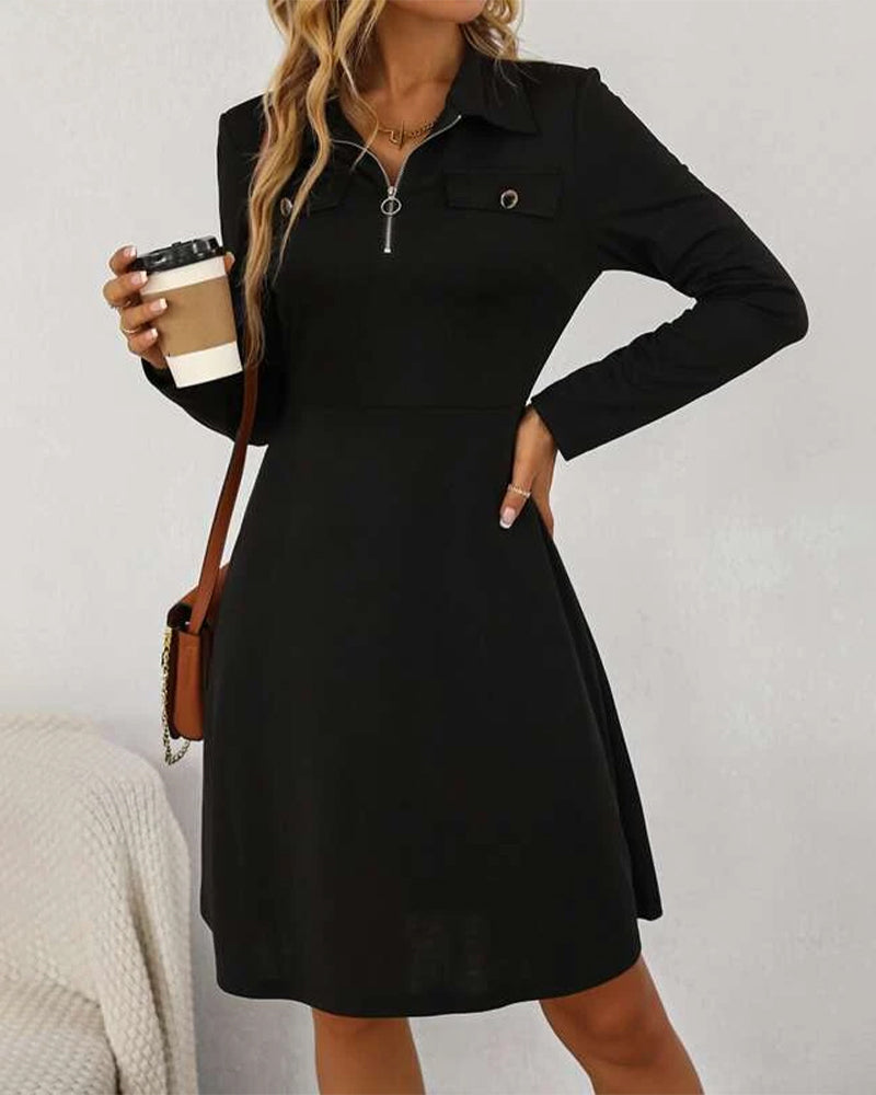 Elegant Knälång Klänning Med Slag