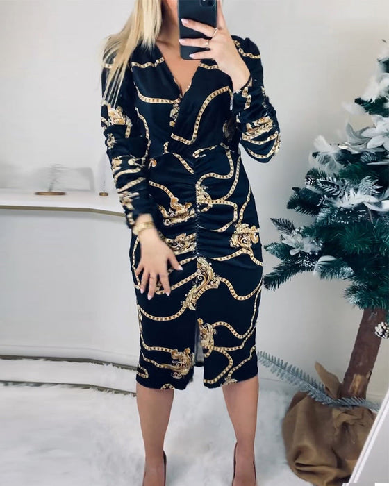 Klänning med slits och nyp i midjan