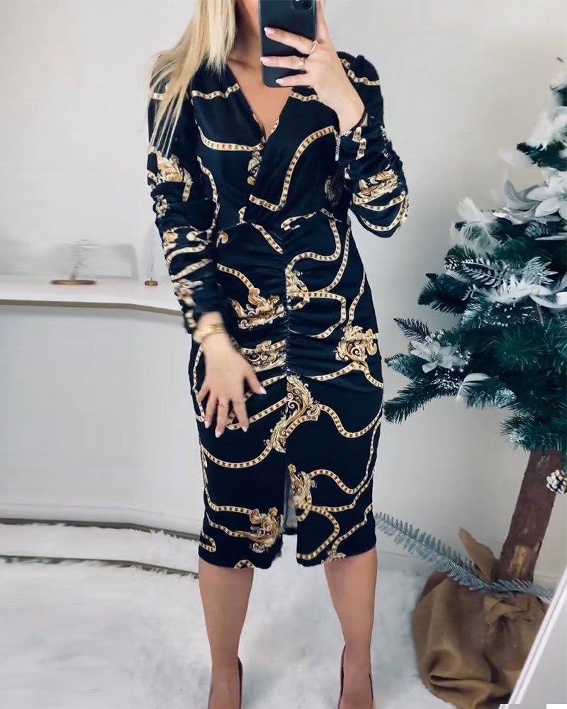 Klänning med slits och nyp i midjan