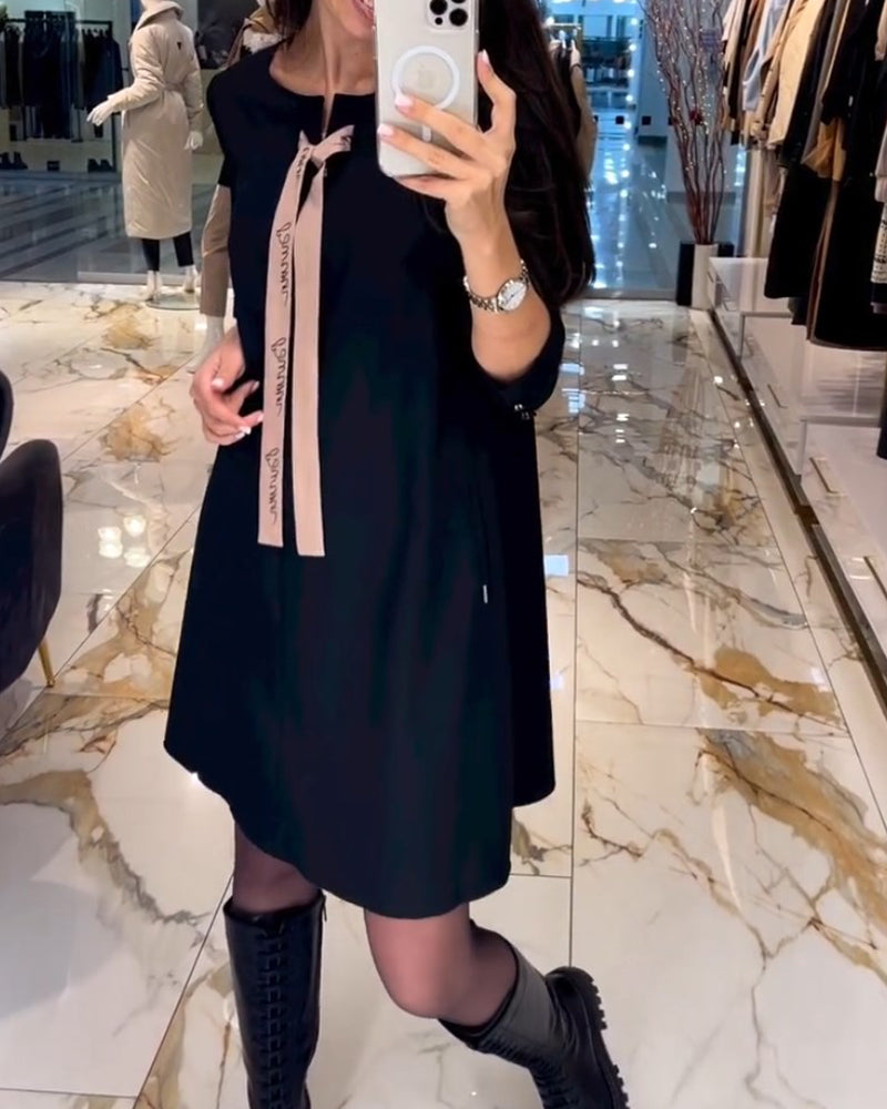 Klänning med elegant stil och bandage