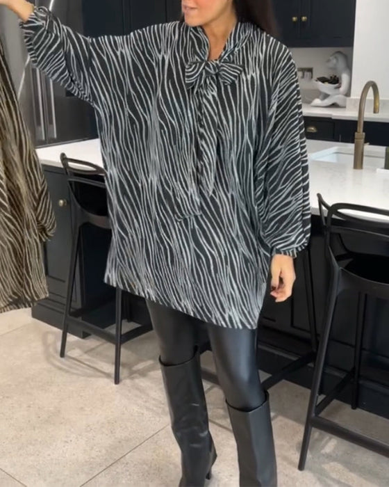 Blus med zebratryck och långa ärmar