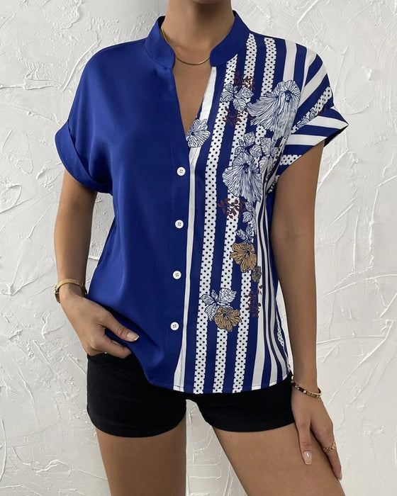 Blus i panel med blommönster med knapp och kort ärm