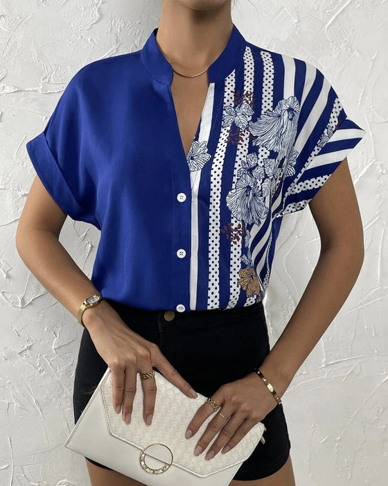 Blus i panel med blommönster med knapp och kort ärm