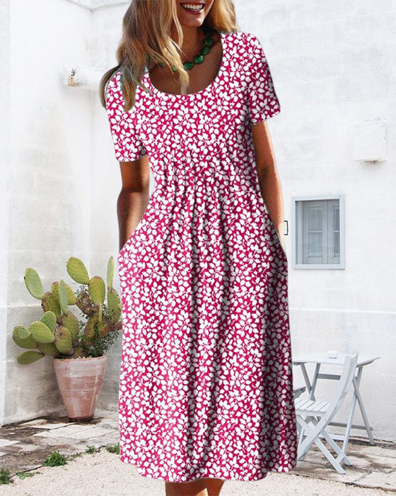 Kortärmad klänning med lövtryck