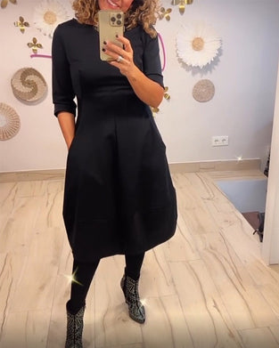 Enfärgad klänning med ficka