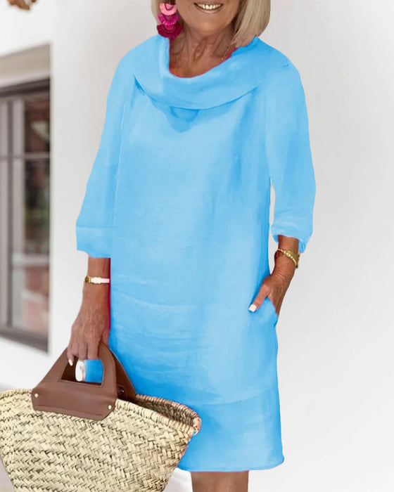 Enfärgad Klänning med rund hals