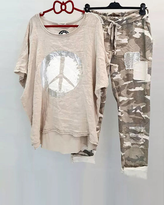 T-shirt och byxset med kamouflagetryck