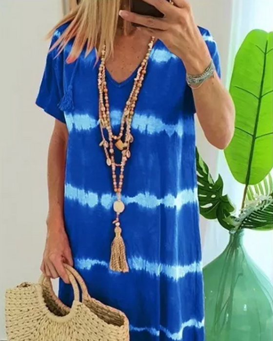 Kortärmad klänning med tie-dye tryck