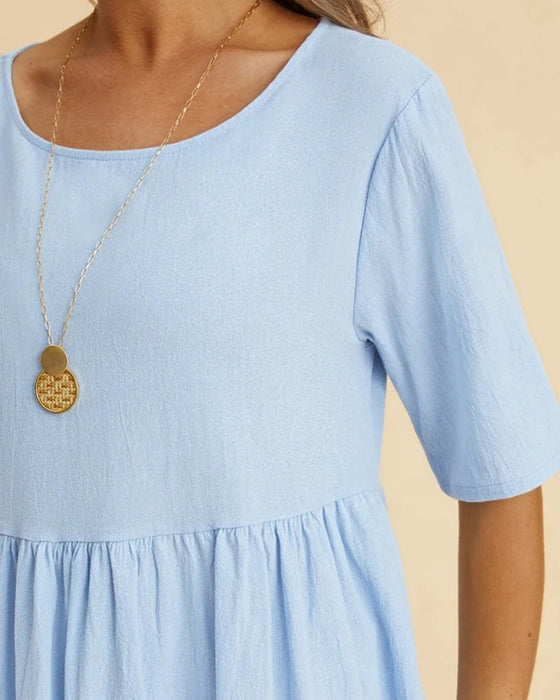 Enfärgad midiklänning med halvärm