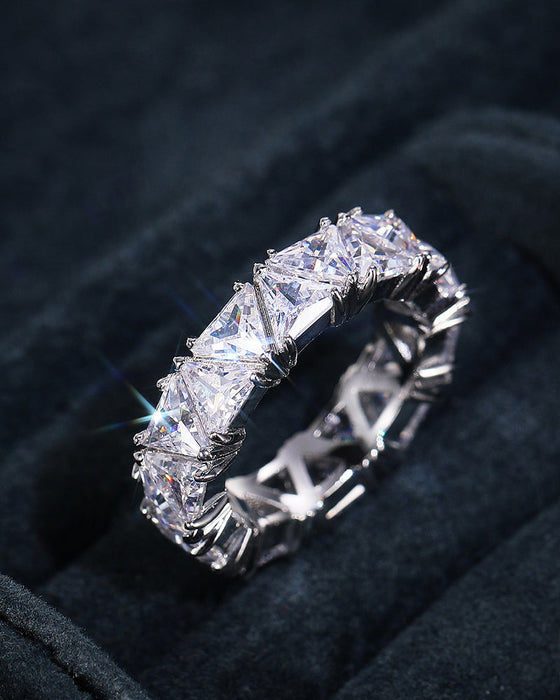 Ringa med triangulär med zirconia