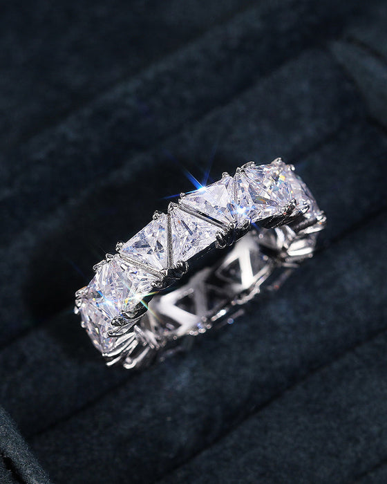 Ringa med triangulär med zirconia