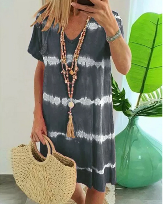 Kortärmad klänning med tie-dye tryck
