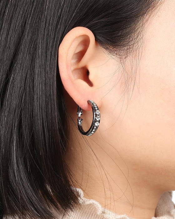 Hoop-örhängen med infattade rhinestones
