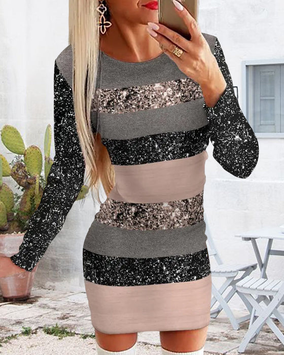 Långärmad klänning i färgblocktryck