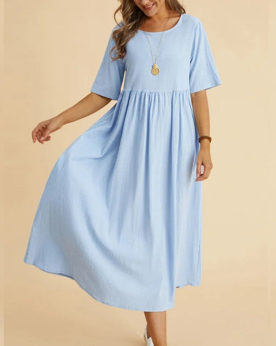 Enfärgad midiklänning med halvärm