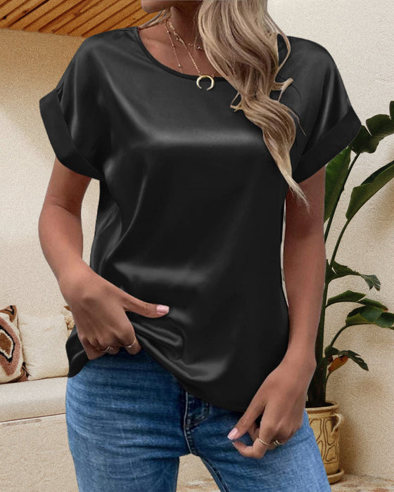 Enfärgad T-shirt med rund halsringning av satin