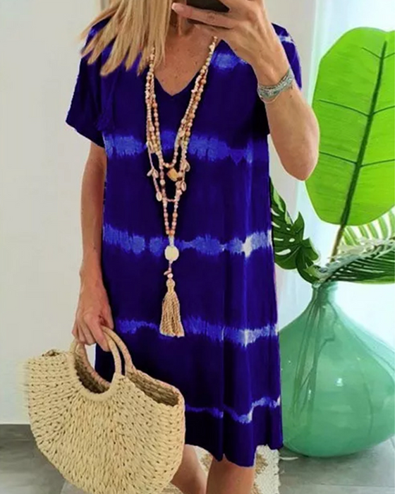 Kortärmad klänning med tie-dye tryck