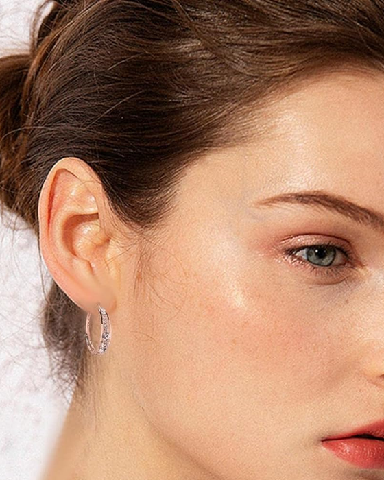 Hoop-örhängen med infattade rhinestones