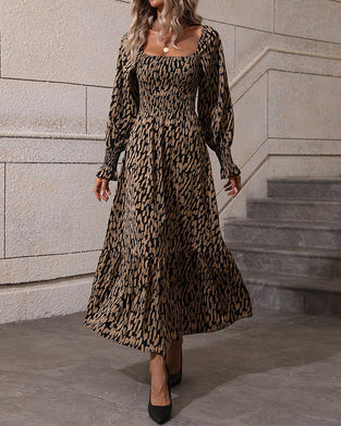 Maxiklänning med tryck och fyrkantig hals