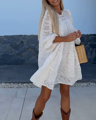 Enfärgad enkel klänning med rund hals